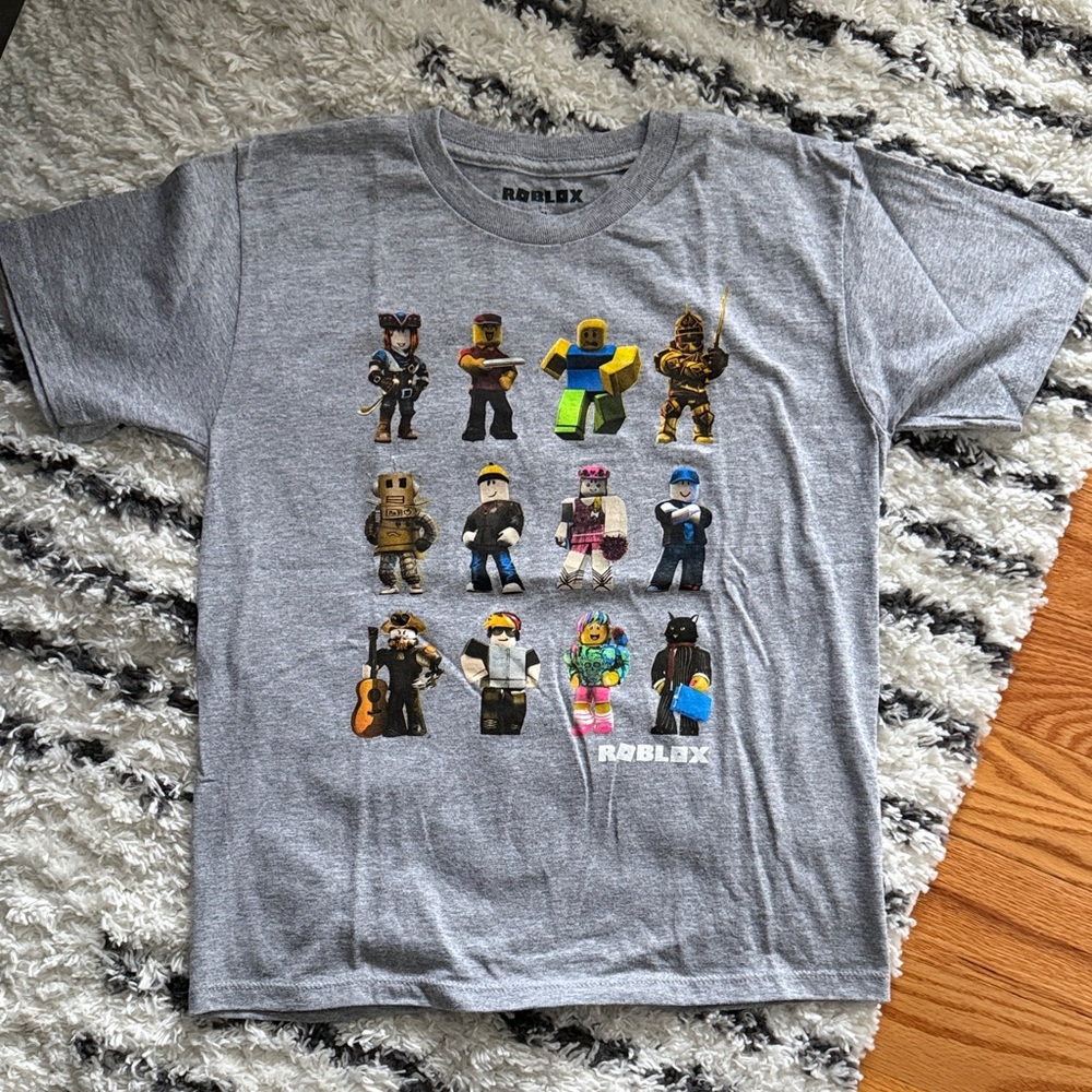 NEW! Roblox Gray Graphic T-Shirt